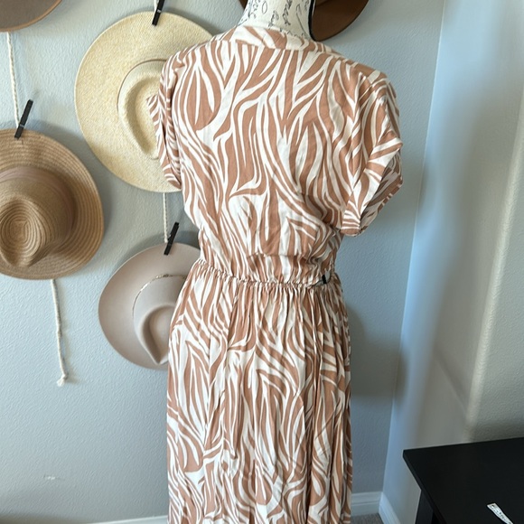 Zebra Dress - Picture 4 of 8